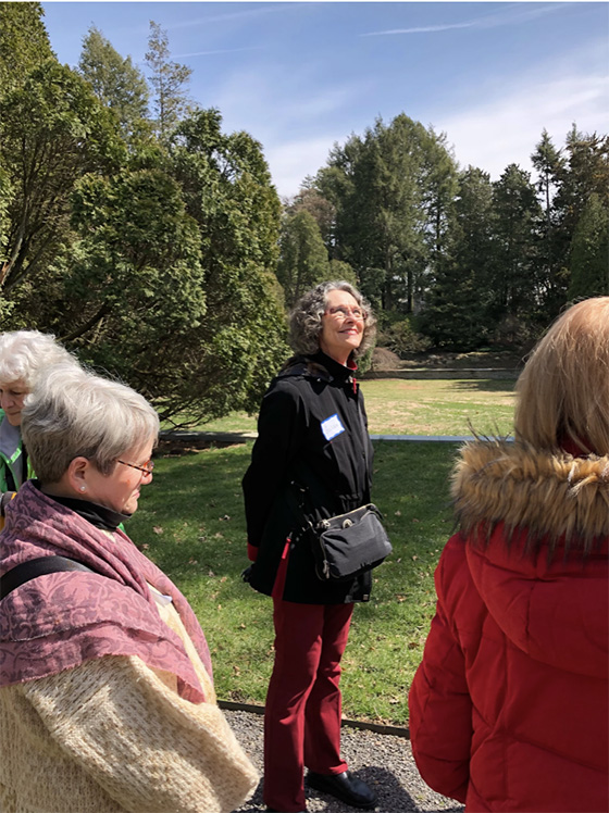 Susan J and other ARTZ participants admire the gardens at Stoneleigh
